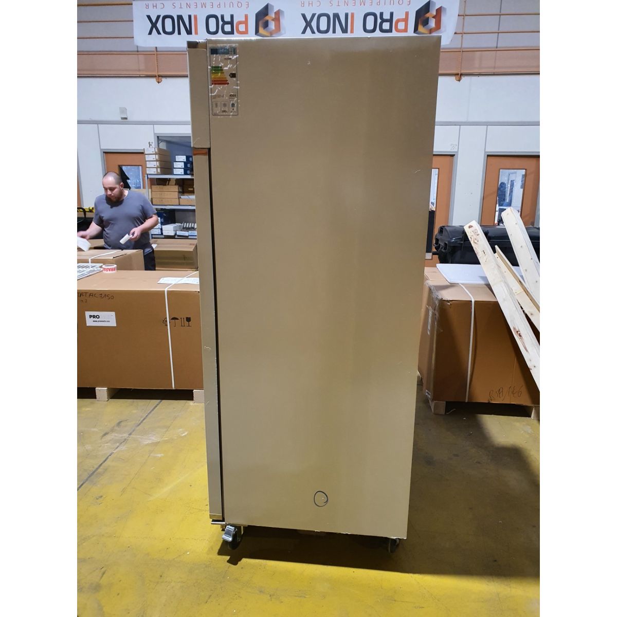 Armoire congélateur professionnel gris 1 porte pleine 400 litres gaz r290 -  Cool head italie - Armoires Congélateurs Professionnelles - référence QNX  400 - CH - Stock-Direct CHR